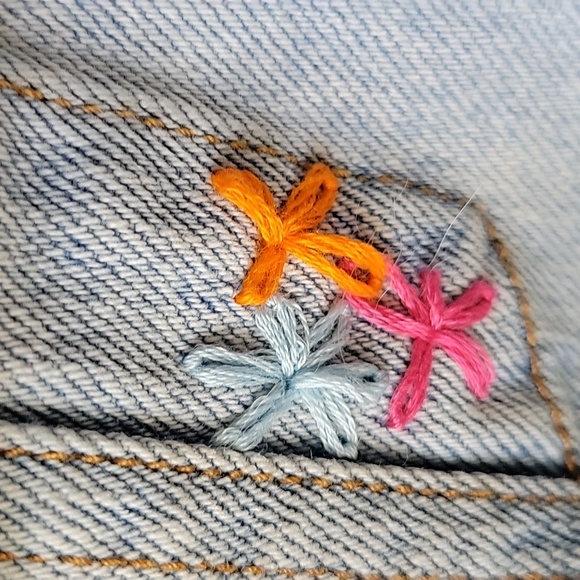 Upcycled art!!!  Hand embroidered distressed denim jacket XXL with patches - Picture 9 of 16